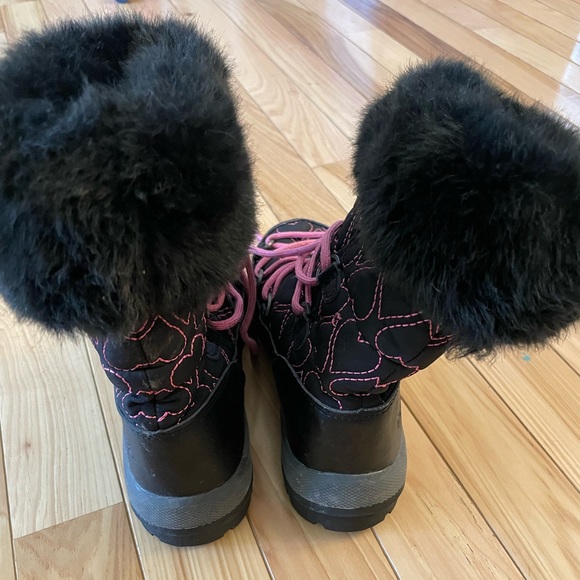 Bearpaw Black with Pink Heart Stitching snow-boots - Picture 2 of 3